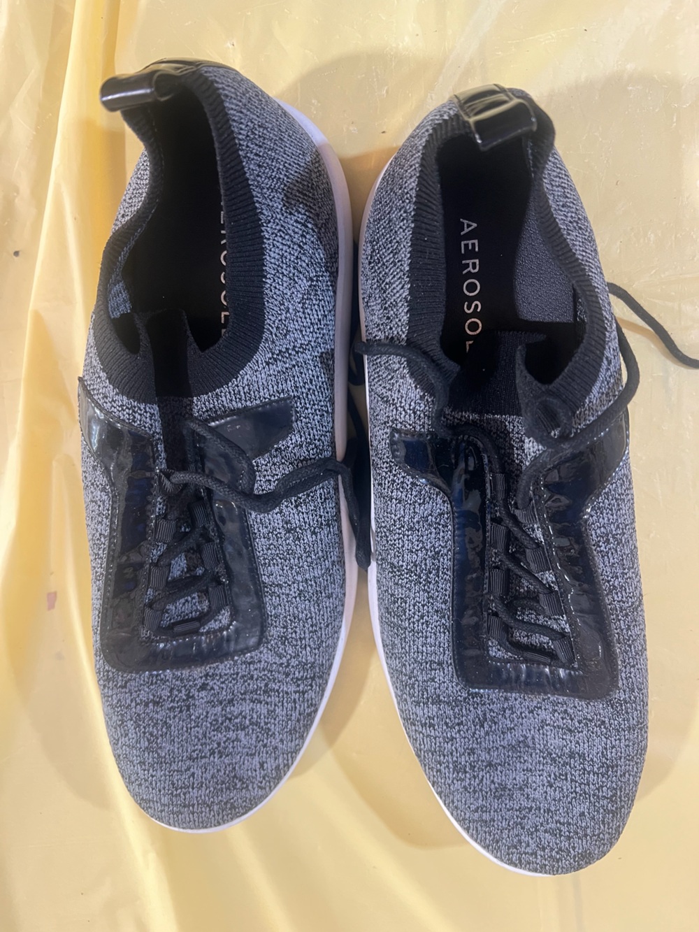 AEROSOLES Men’s Black and Gray Knit Slip-On Sneakers A2